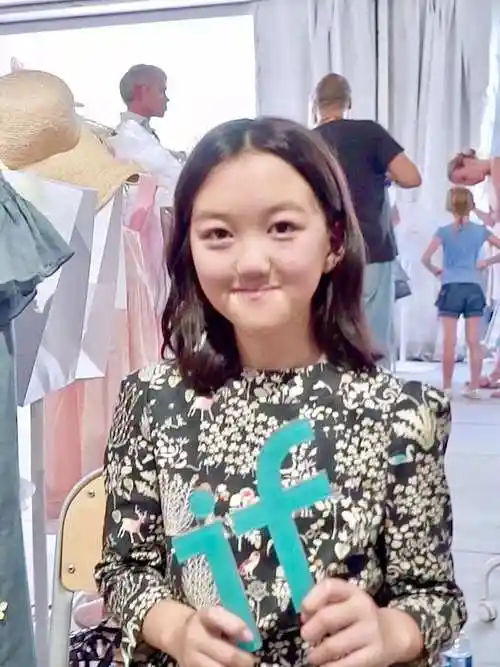 王菲女儿李嫣近照曝光,"兔唇"毫无痕迹,已经动过3次手术