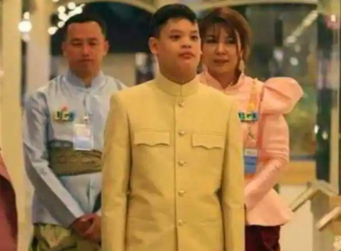 诗妮娜贵妃复出有望有一个聪明的女儿是她登上宝座的唯一依托