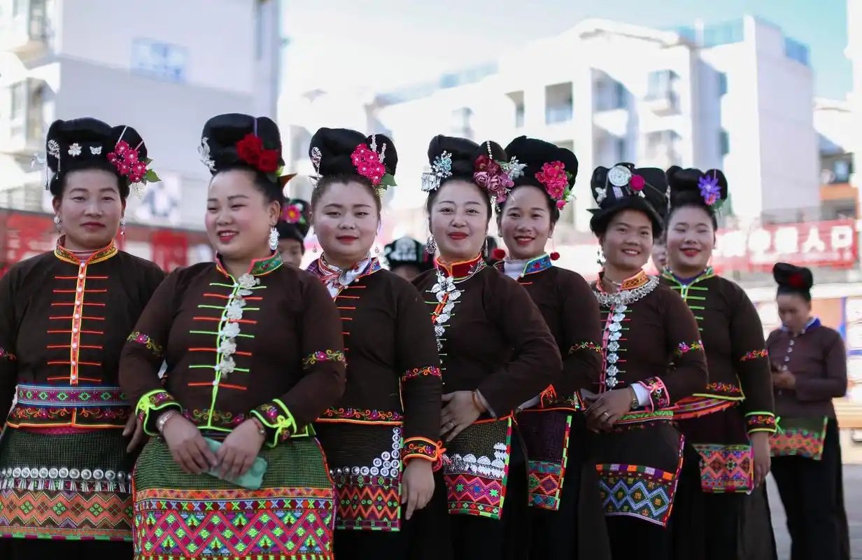 丹寨苗族八大支系服饰——麻鸟支系苗服