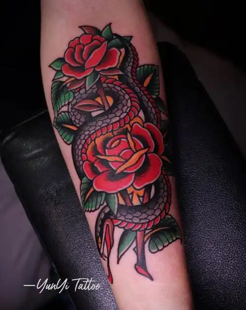 蛇纹身图片_手臂old school纹身图案