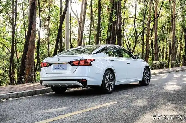 东风日产第七代天籁白色(强壮暖男东风日产)(12)