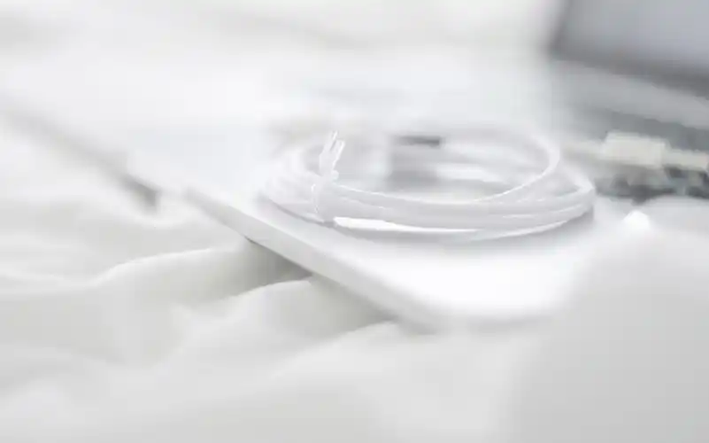 简单白色系唯美高清图片桌面壁纸