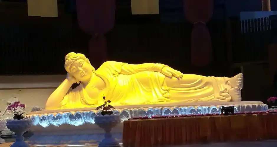 佛顶宫中的睡佛.