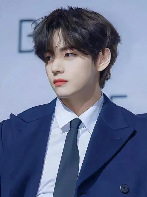 被评为世首帅的金泰亨,他到底帅在哪里?