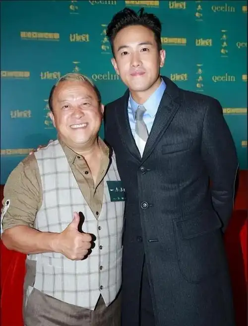 回顾港圈星二代甄子丹大儿长像父亲八两金徐少强父子用一张脸