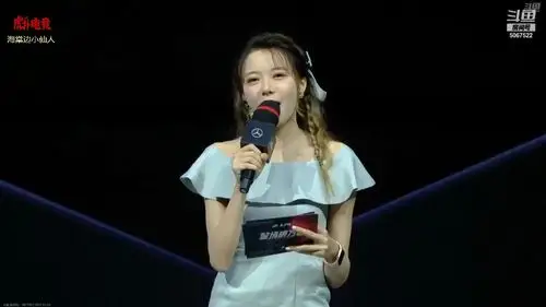 直播2路解说团评价骆歆动作米勒请问这是奥特曼吗