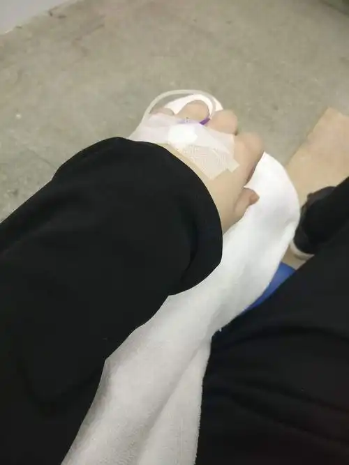 一个月还没到 都吊了第二次水了(▼ヘ▼#)咳嗽老不好 医院全是感冒