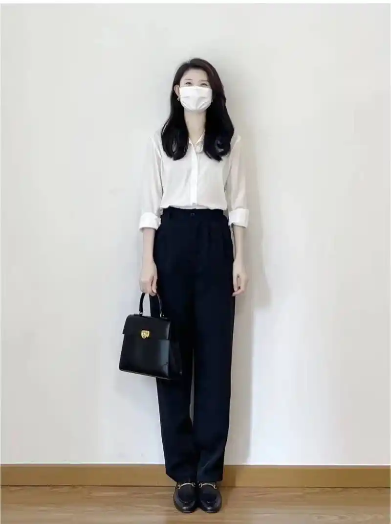 夏天黑色裤子搭配什么颜色上衣好看