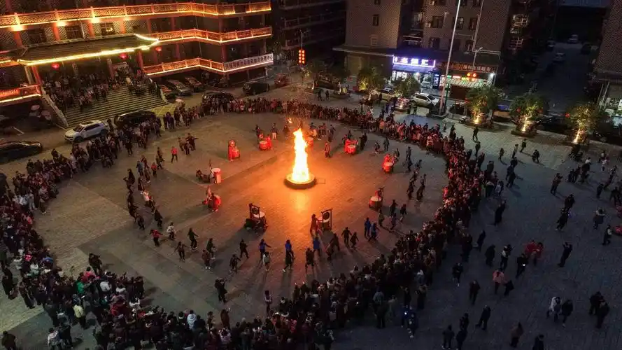 湖北来凤土家摆手舞别样闹元宵