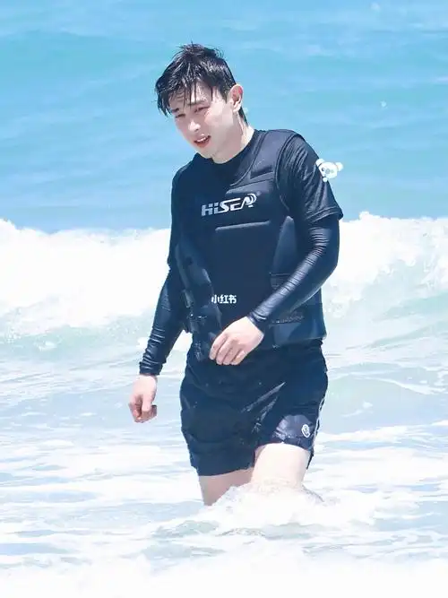 邓伦大海沙滩冲浪的少年啊啊啊