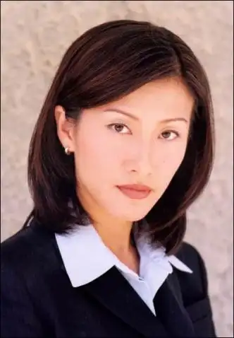 35岁嫁经纪人息影,被老公"败光"家产,如今47岁无奈复出