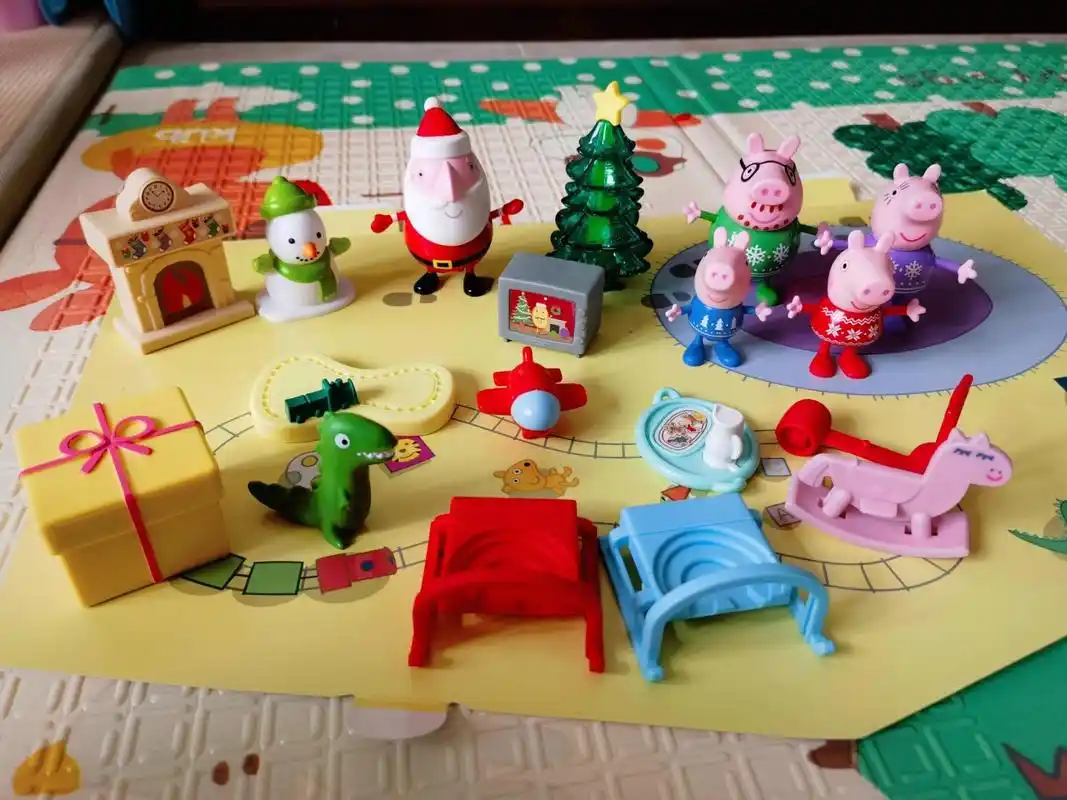 小猪佩奇圣诞套盒 太可爱了吧,我太喜欢这个圣诞老人了?