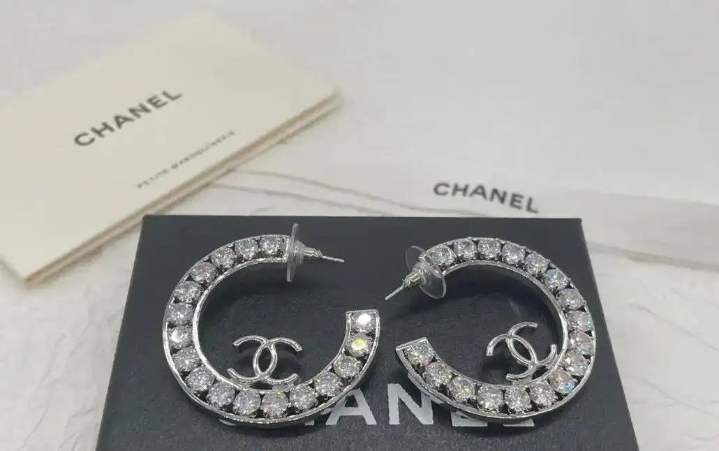 chanel香奈儿时尚耳环.超级细腻的金属打磨工艺,不为赶货 - 抖音