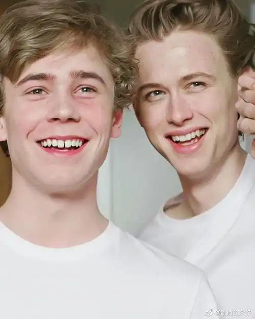 组里有喜欢挪威skam的吗这个剧超级好看没看过的给你推荐e神真的超级