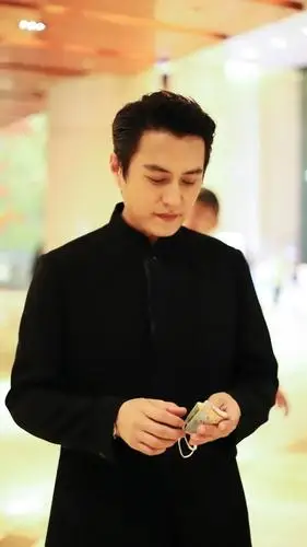 44岁靳东帅到炸裂!穿中山装梦回"明楼",大背头化身霸道总裁