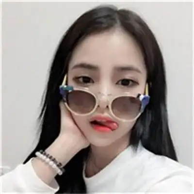 戴墨镜的美女图片头像霸气时尚潮流女生真人高清图片大全
