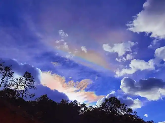 七彩祥云见者好运