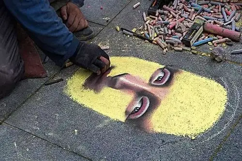 粉笔画,又称作街头立体画,3d街面粉质画,它被国家地理杂志誉为一种