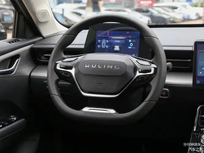 五菱星光(参数|询价)在售车型共有两款,指导价分别为8