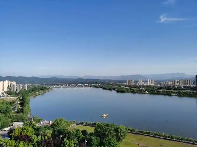 汉中之美,在江边