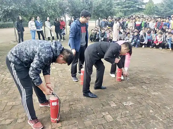 学习消防知识 加强消防演练——孟庄镇初级中学消防安全应急疏散演练