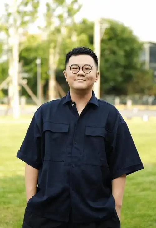 原创王戈出演人生大事导演不喊卡表演不能停