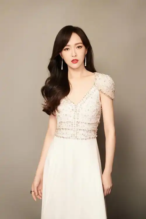 唐嫣飘逸秀发优雅时尚写真图片35