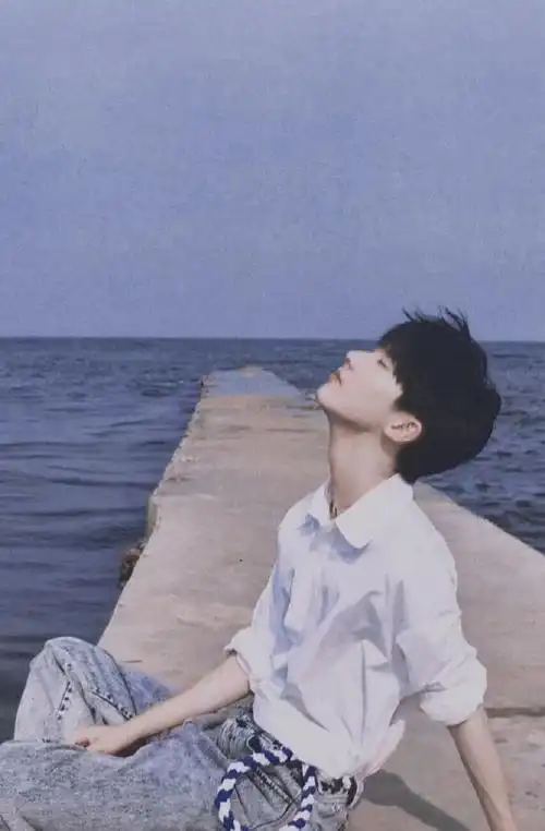 马嘉祺白发挑染