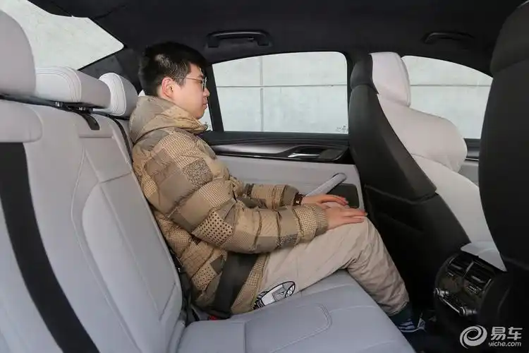 【宝马m52018款m5后排空间体验汽车图片-汽车图片大全】-易车
