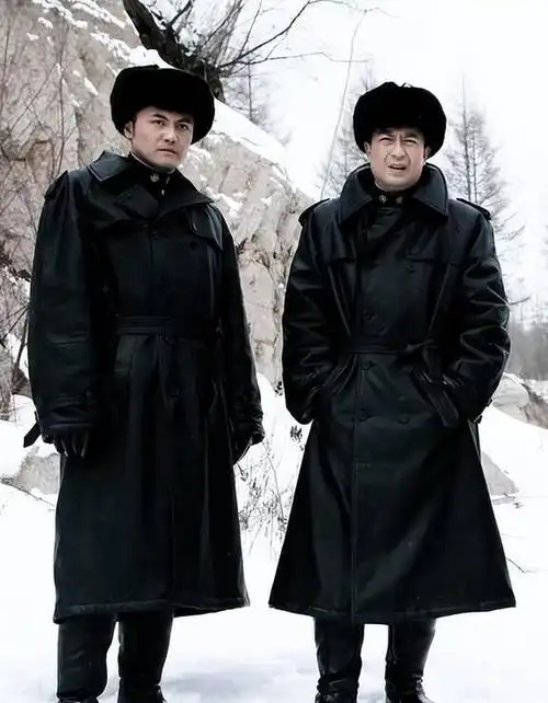 直接向导演刘进介绍,张嘉译并未考虑这些琐事:"这是我的表弟.