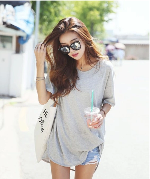 长款t恤搭配什么裤子好看 长款t恤穿搭指南【图】