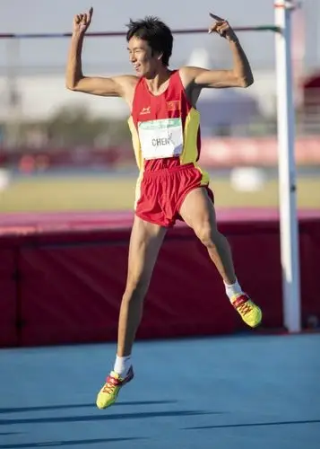 青奥会男子跳高比赛 中国选手陈龙破纪录夺冠