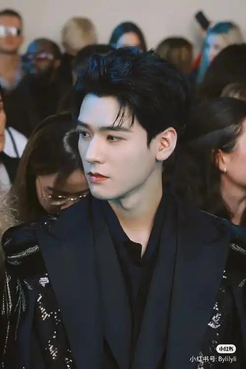 时装周最出圈明星推荐##龚俊 巴黎时装周