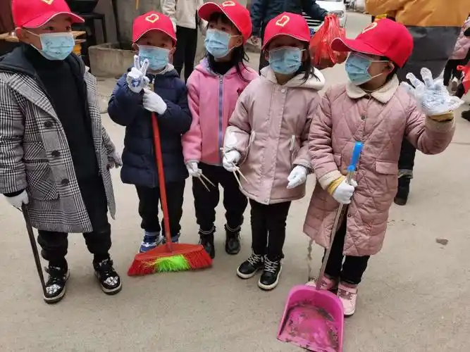 爱环境,讲卫生,我参与--富源县第二幼儿园开展小小志愿者社会实践活动