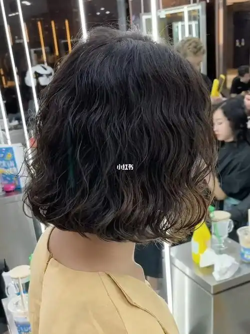 短发蛋卷木马烫