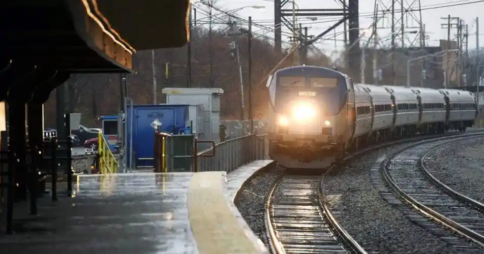 英汉双语阅读50美国火车为何总是晚点