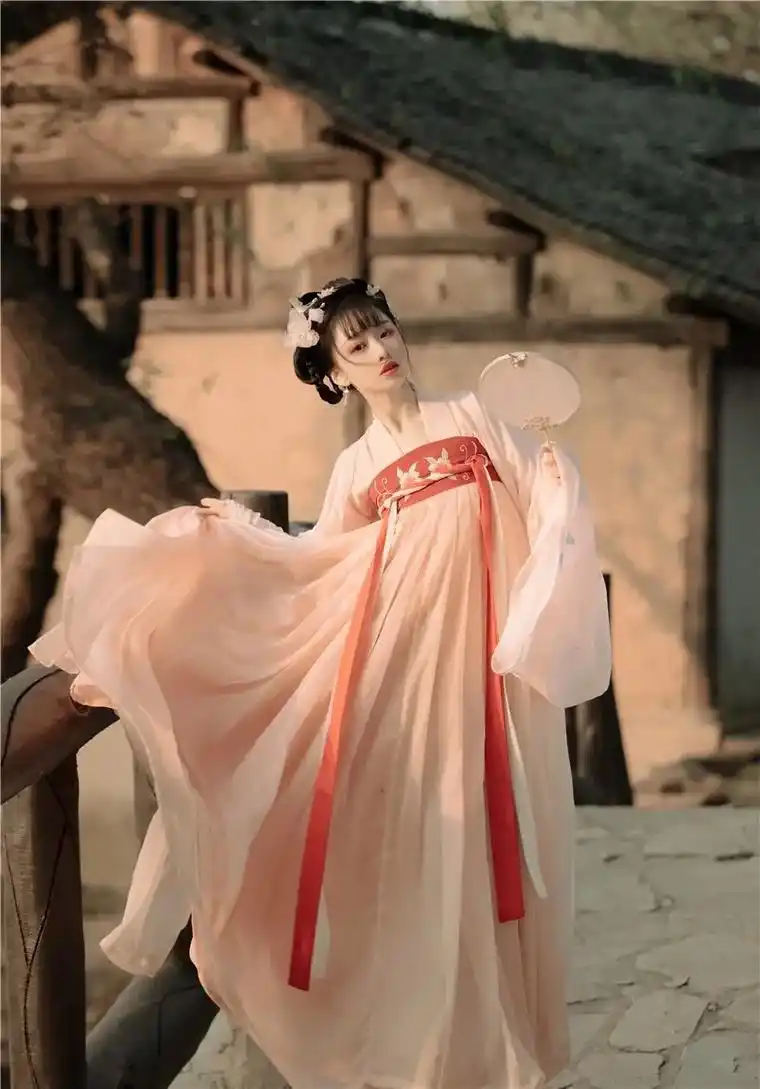 二十不或之年汉服古风写真.##无锡古风摄影团购 #无锡古装写 - 抖音