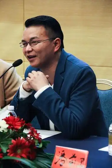 潘前卫的老婆张宇峰个人资料及照片_5d明星网