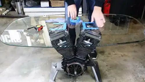 老外制作哈雷摩托发动机桌子,这创意虽然简单,但多少人能想得到