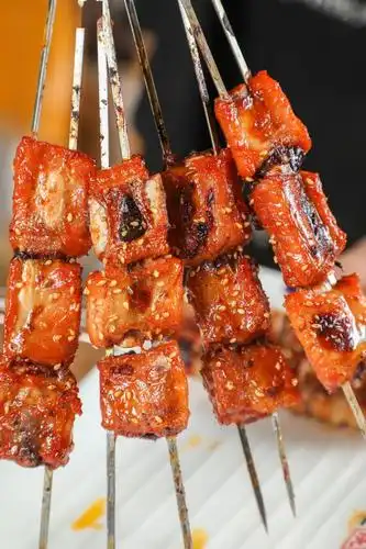 麻辣鸭舌,奥尔良鸡肉串,培根金针菇,台式烤肠,烤玉米粒,秘制排骨串.