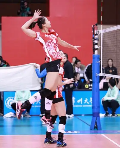 立正,陈佩妍 向龚翔宇姐姐学习!女排两大黑美人有好戏要给你看