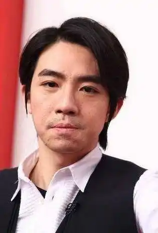 唯一不被喷的整容明星,他经历毁容,如今31岁的脸比18岁还帅