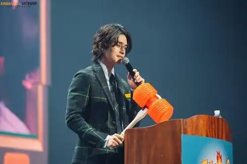 李栋旭粉丝见面会再现防腐剂美颜 与粉丝有爱互动气氛活跃「组图」