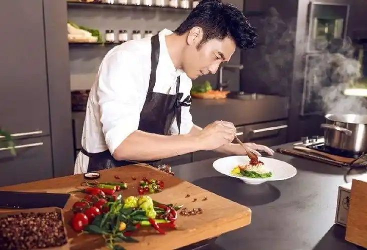 娱乐圈里最会做饭的四位男星,你觉得谁的厨艺最棒?