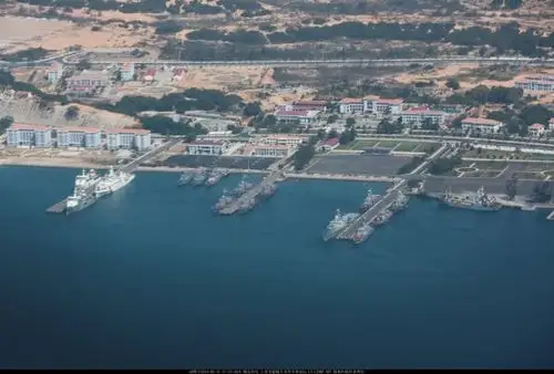 春节献礼,航拍越南金兰湾军港~第五艘基洛入港