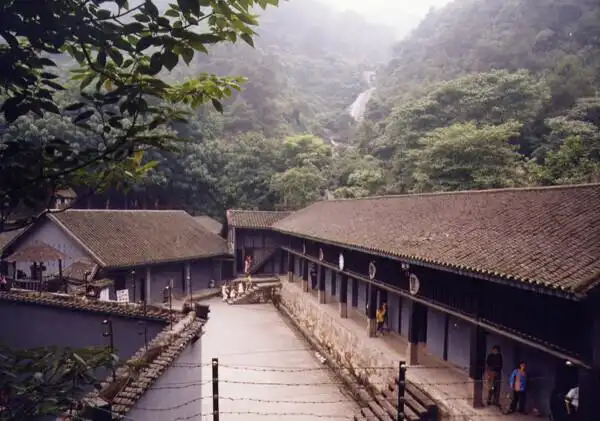 渣滓洞今貌江竹筠被捕后,国民党特务欣喜若狂,认为打垮这个女子不成