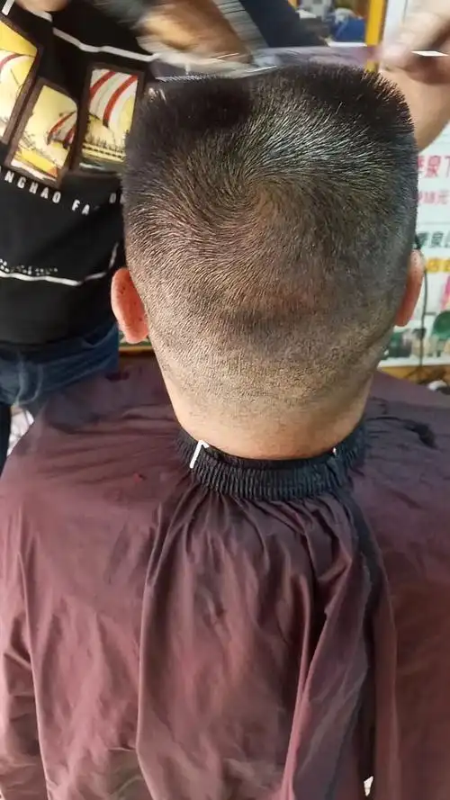 作品推广小助手#发廊方平头这样剪