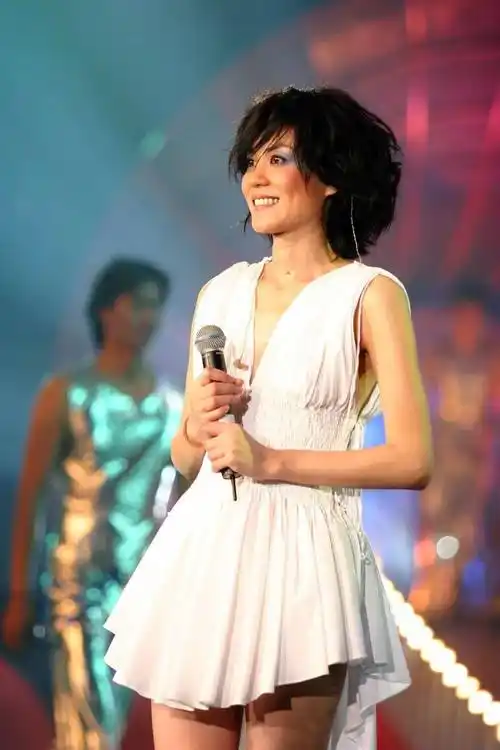 王菲才是那个能治好你精神内耗的人_tomas_乐坛_演唱会