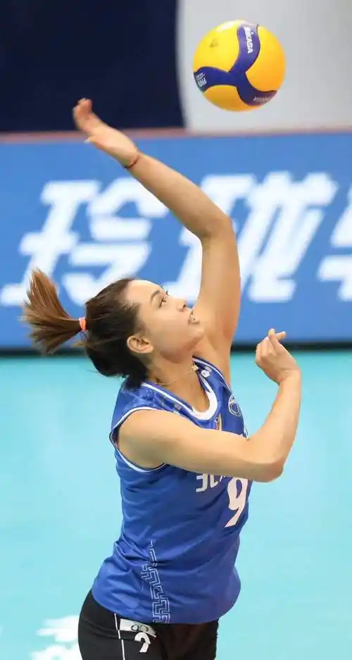 年已三十的曾春蕾终于用一枚宝贵的铜牌完成了2019至2020赛季中国女排