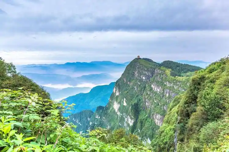 峨眉山全景视频天气预报_(峨眉山全景视频天气预报实时)